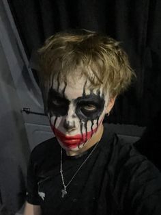 Fade Bajo, Boy Halloween Makeup, Halloween Skeleton Makeup, Halloween Fits, Halloween Parejas, Vampire Bride, Skeleton Makeup, Scary Makeup