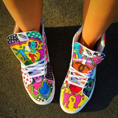 Art On Shoes Custom, Custom High Tops, Custom Sneakers Ideas, Posca Shoes, Adidas Custom Shoes, Sneaker Diy, Painted Shoes Diy, Custom Sneakers Diy, Painted Canvas Shoes