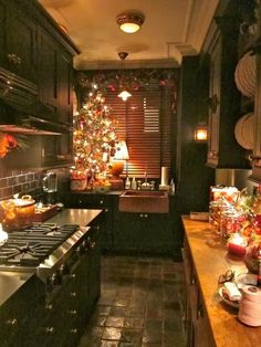 Koti Diy, Christmas Kitchen Decor, Cozy Kitchen, Christmas Kitchen, Christmas Aesthetic, Cozy Christmas, Rustic Kitchen, 인테리어 디자인, My Dream Home