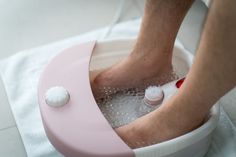 Listerine Foot Soak Recipe, Listerine Foot Soak, Diy Foot Soak, Foot Soak Recipe, Foot Soaks, Antifungal Cream, Bad Breath Remedy, Foot Massager Machine, Flaking Skin