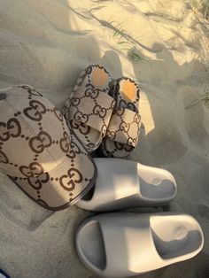 Gucci Cap, Cloud Slippers, Fashion Slides, Shoes Heels Classy, Instagram Tutorial, Mens Trendy Outfits, Night Scenery, Heels Classy, Outfits Spring