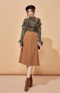 Skirt Blouse, Trendy Dress Outfits, Fashionista Clothes, Easy Trendy Outfits, Designs For Dresses, Midi Skirts