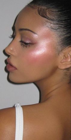 Shimmery Makeup, Sunkissed Makeup, Summer Makeup Trends, Dewy Makeup Look, Maquillage On Fleek, Mekap Mata, Shimmer Makeup, Summer Makeup Looks, Barbie Makeup