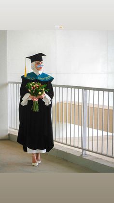 Green Cap And Gown Graduation Outfits, Blazer White Shirt, Fall Maxi Skirt Outfits, Skirts Formal, General Outfit, Modest Street Fashion, Senior Posters, Grad Picture Ideas