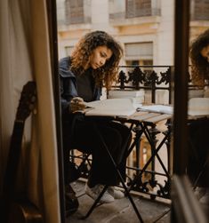 two women sitting at a table with an open book in front of them and the caption reads konkurs do wygrania kisaziki dla dizeci