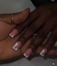 White Nails And French Tip, Black And White Short Square Nails, White French Tip Nails With Pink Design, White Tip Nail Designs Ideas, Acrylic Nail Designs White Ideas, White Tip Design Nails, White French Tip Nails Design, Nails With White Designs, French Tip With Design Acrylic