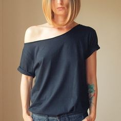 Trendy Cotton One-shoulder Top, Black Off-shoulder Casual T-shirt, Edgy One-shoulder Top For Summer, Edgy One-shoulder Summer Top, Oversized Asymmetrical Cotton Tops, Oversized Off-shoulder Tops For Summer, Oversized Off-shoulder Summer Tops, Oversized Asymmetrical Casual Top, Casual Oversized Asymmetrical Top