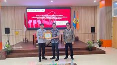 Pelita Banten Wujudkan Pemilih Berintegritas, SAF dan BEM Fisip Untirta Sosialisasikan Sadar Pilkada 2024 Redaksi Redaksi Pelita Banten - Portal Berita Online No. 1 di Banten SERANG, Pelita Banten.Com- Suwaib Amiruddin Foundation (SAF) berkolaborasi dengan BEM FISIP Untirta sukses selenggarakan kegiatan Diskusi Publik Sadar Pilkada 2024 dengan mengusung tema “Pilkada sebagai wadah aspirasi menentukan kepemimpinan harapan rakyat”. Kegiatan ini berlangsung di Ruang Serbaguna FISIP U... Speaker