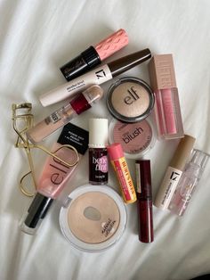 Makeup Products Black Women, Drugstore Makeup Aesthetic, Amazon Beauty, Hair Silky, Invisible Lace, Makeup Aesthetic, Brown Balayage