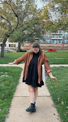 Midsize fall outfit idea :) Fall Outfit Inspo Midsize, Midsize Skirt Outfit, Plus Size Indie Outfits, Outfits For Midsize Women, Midsize Fashion Fall, Plus Size Indie, Sweater Over Dress