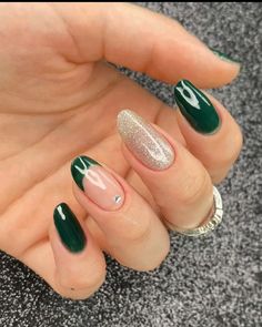 Trendy Green Nails, Chic Almond Nails, Green Nail Art Ideas, Emerald Nails, Green Acrylic Nails, Dark Green Nails, Green Nail Art, Green Nail Designs, Nagel Tips