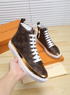 ��PRODUCT DETAILS��Includes Shipping bags, dustbag sleeper, care manual, booklet, tag. Louis Vuitton High Tops, White Sneakers Men, White Sneakers Women, Women Men Shoes, Exclusive Bag, Men Shoes Size, White Sneaker, High Top, Luxury Bags