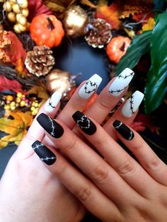 Black Coffin Shaped Nail Designs, Cool Fake Nails, Concert Gel Nails, Matte Press On Nails, Valentines Nails Black And White, Punk Nails Grunge Short, Nail Inspiration Matte, Fake Nails Halloween, Goth Valentines Nails Acrylic