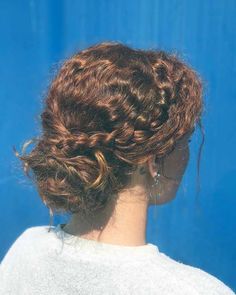 Simple Elegant Hairstyles For Curly Hair, Braided Updo For Curly Hair, Hairstyle Inspo For Curly Hair, Naturally Curly Low Bun, Long Hair Styles Up, Curly Up Do Hairstyles Natural Curls, Prom Updos Curly Hair, Prom Hair For Naturally Curly Hair, Messy Curly Hair Updo