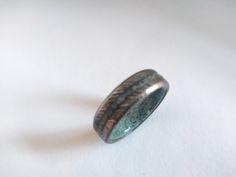 Black friday sale, Boho ring, Genuine Moss agate stone, Raw cristal ring, Gemstone ring, Mens wedding band, Womens ring, His and hers band. Damascus steel ring, Boho ring, Raw stone. The ring in the photo is 7mm width. This can be customized. This is an exclusive model of Woodlife Jewelry. Customize your ring by choosing the birthstone: January - Garnet February - Amethyst March - Aquamarine, Bloostone April - Herkimer Diamond May - Emerald June - Moonstone, Pearl July - Ruby August - Peridot Se Ring Moss Agate, Moss Agate Stone, Damascus Steel Ring, Personalized Wedding Rings, Womens Ring, Titanium Ring, Ring Mens, Etsy Wedding Rings, Titanium Rings