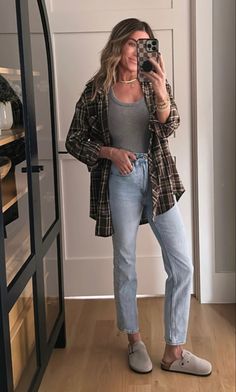 Flannel Women’s Outfit, Women’s Flannel Outfits, Cute Flannel Outfits Fall, 2023 Styles For Women, Womens Flannel Outfit, Winter Flannel Outfits, Women Flannel Outfit, Flannel Shirt Outfit Women, Flannel Outfit Women