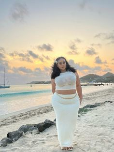 Plus size vacay inspo Plus Size Aesthetic Outfits, Plus Size Beach Outfits, Vacation Outfits Women, Chubby Fashion, Earthy Outfits, Plus Size Models, Hottest Fashion Trends