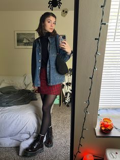 Indie Party Outfit, Smashing Pumpkins Concert Outfit, Indie Concert Outfit Fall, Fall Outfits Alt, Fall Outfits Aesthetic Grunge, Autumn Grunge Outfits, 2000s Fall Fashion, Fall Indie Outfits, Indie Winter Outfits