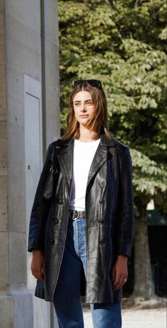 Vintage Leather Jacket Outfits Women, Oversized Black Leather Jacket Outfit, Long Leather Jacket Outfit, Jacket Outfit Women, Grunge Fashion Soft, Taylor Hill, Leather Jacket Outfits, Vintage Leather Jacket