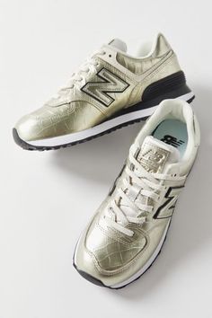 Fab Shoes, Bdg Jeans, Walk In My Shoes, New Balance 574, Balance Shoes, New Balance Shoes, Sneakers Boots, New Balance Sneaker, Athletic Wear