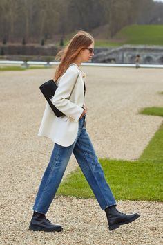 Timeless Outfits, Hedi Slimane, 가을 패션, White Blazer, Look Chic, Winter Women, Fashion Photo, Look Fashion, Paris Fashion Week