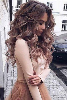 Thinking of curling your hair for your next event? You have come to the perfect place, we have highlighted 6 different types of curls you can flaunt for prom, homecoming or on date night! 1: Vintage Curls 2: Big Voluminous Curls 3: Spiral Curls 4: Beach Waves 5: Blowout 6: Curled Ends Tips for making your curls last: C Prom Hair Down, Long Face Hairstyles, Face Shape Hairstyles, Prom Hairstyles For Long Hair, Beautiful Night, فستان سهرة, Long Wavy Hair, Long Curly Hair, Curly Hairstyle