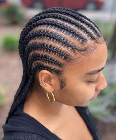 Edgy Feed-In Braids to the Back Three Feed In Braids, 8 Feed In Braids, Feed In Braids Styles, Two Feed In Braids, Braids To The Back, Style Cornrows, Cornrow Ideas, Straight Back Braids, Straight Back Cornrows