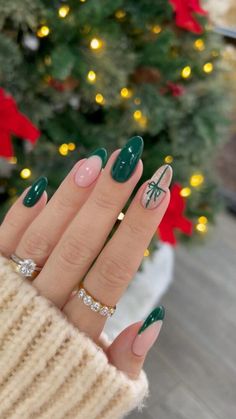 Christmas Nails Easy, Christmas Gel Nails, Festival Nails, Xmas Nails, Short Acrylic Nails, Cute Acrylic Nails, Green Nails, Holiday Nails