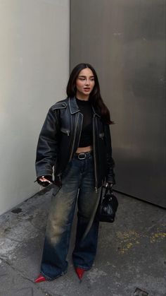 Black And Silver Outfits, Casual Spring Outfits, Elegant Streetwear, Fashion Collection Inspiration, Autumn Streetwear, Denim Streetwear, Classy Streetwear, Uni Outfits, Fashion Aesthetics