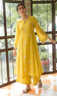 Side Kali Kurta Pattern, Kali Suits Anarkali, Kali Pattern Kurti, Chanderi Anarkali Suits, Kali Kurti Designs Latest, Printed Chanderi Suits Design, Chanderi Kurti Designs Latest, Chiffon Kurta Designs Women, Kali Suits Design