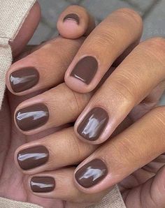 Grey Brown Nails Acrylic, Very Short Gel Nails Natural, Fall Natural Nails, Brown Nails Design, Makijaż Smokey Eye, Thanksgiving Nails, Popular Nails, Neutral Nails