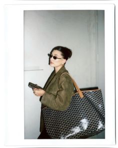 Hailey Bieber Style, Chuck And Blair, Beauty Culture, Tote Outfit, Goyard Bag, Gossip Girl Fashion, Fashion Collage, Hailey Baldwin, Travel Wardrobe