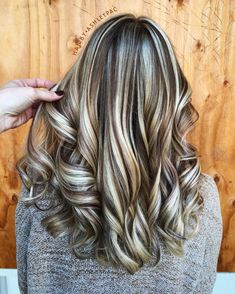 Brown Hair With Highlights And Lowlights, Highlights Ideas, Brown Hair Shades, Hair Highlights And Lowlights, Blonde Streaks, Brown Hair With Blonde Highlights, Highlights And Lowlights, Hair Color Light Brown