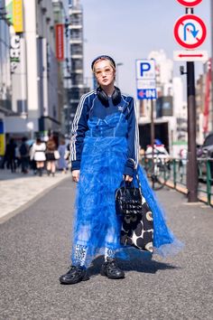 Japanese Outfits Street Style, Tokyo Fashion Street, Tokyo Fashion Week Street Styles, Japan Fashion Week, Best Jeans For Women, Gamine Style, Tokyo Street Fashion