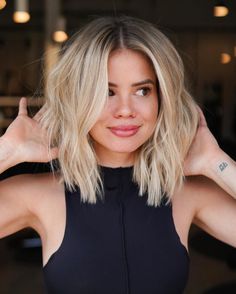 Top 32 Long Bob Haircuts – Fresh Looks for Chic Women in 2024 Textured Bob For Thinning Hair, Lob Haircut 2024 Trends, Womens Long Bob, Long Bob Thick Hair, Hair Cuts For Thinner Hair 2024, Wavy Lob Haircut, Long Lob