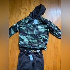 Nike, Black And Green Army Jogging Set, 65$ Each, Mens, Medium Nike Sporty Sports Sets, Nike Tracksuit For Sports, Nike Fitted Sports Sets, Nike Fitted Sportswear Sets, Fitted Nike Sports Sets, Nike Tracksuit For Fall Sports, Black Outfit Casual, Nike Jogging Suits, Superbowl Logo