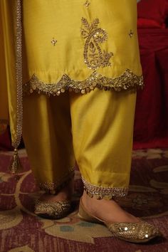 Yellow kurta with zardozi embroidery on neckline, sleeves and buttis spread all over in paisley pattern. Paired with border embroidered pant and dupatta. - Aza Fashions Zardozi Embroidery Designs, Banarsi Suit Design, Pakistani Embroidery, Lengha Blouse, Lehenga Inspiration, Lengha Blouse Designs, Embroidery Zardozi, Yellow Kurta, Paisley Embroidery