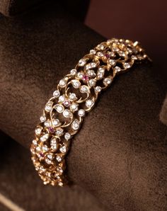 Telugu Jewellery, Diamonds Bangles, Antique Necklace Gold, Vintage Indian Jewelry, Simple Necklace Designs, Silver Bracelet Designs, Bangle Diamond, Gold Bangles Indian, Stone Bangles