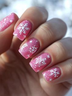 Playful and Festive Pink Christmas Nails: Top Trends for the 2024 Holiday Season Pink Christmas Gel Nails, Pink Glitter Christmas Nails, Christmas Nail Trends, Pink Christmas Nail, Pink Christmas Nails, Matte Pink Nails, Festive Manicure, Nails Sparkle, Festive Nail Art