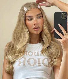 💗 Jess Hunt Hair Color, Jess Hunt Hair, Edgy Blonde Hair, 3a Hair, Aesthetic Hairstyles, Short Hair Color, Glam Girl