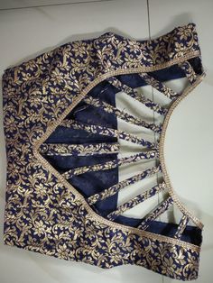 Detail Couture, Saree Blouse Neck Designs, Simple Blouse Designs, Sari Blouse Designs, Blouse Designs Silk, Blouse Designs Indian