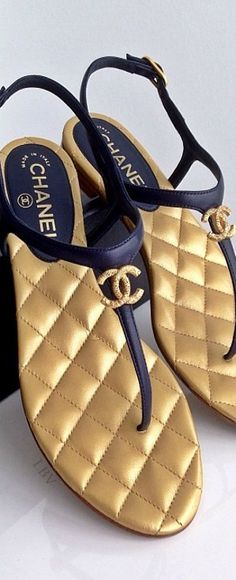 Quilted Sandals, Channel Shoes, Sandals Chanel, Chanel Outlet, Chanel Chanel, Chanel Sandals, Cute Sandals, Fabulous Shoes, Hot Shoes