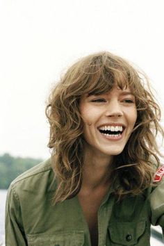 The Best Haircuts for Curly Haired Beauties: Simple Waves With Bangs #curlyhairwithbangs Waves With Bangs, Haircut Thick Wavy Hair, Thick Wavy Haircuts, Best Hair Cuts, Hair Cuts And Styles, Curled Bangs, Wavy Bangs, Thick Wavy Hair, Indie Hair