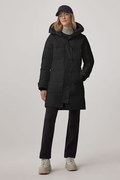 One of our most-loved styles, the Shelburne Parka, gets an update with streamlined hood details, elevated trims, and additional inside pockets. This long-thigh length Shelburne Parka is the perfect jacket for those frigid days where you require maximum protection. This TEI 3 jacket is sure to keep you warm without sacrificing style. Customize your parka and extend the coverage of your hood with a variety of our interchangeable Hood Trim accessories.​ Canada Goose Shelburne Parka, Parka Jacket Women, Canada Goose Women, Canada Goose Mens, Men Parka, Tricot Fabric, Hooded Parka, Womens Parka, Parka Coat