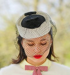 "DESCRIPTION * Vintage hat from 1950s- 1960s * pillbox style: flat indented crown, fitted to the head, brimless * made of off-white and black straw * embellished with three straw bows on top * comes with veil, it has some holes * tag reads \"Braunstein's Washington\" CONDITION * hat is in good vintage condition and shows signs of normal use. But the veil has some holes, some on the front and on the left of the hat, please see the last photo. SIZE Height: 2.5\" Hat circumference: 21\" top diamete Veil Hat, 1950s Hat, Hat Tea Party, Retro Hat, Floral Bucket Hat, Veiled Hats, Hat Wedding, Church Hat, Retro Hats