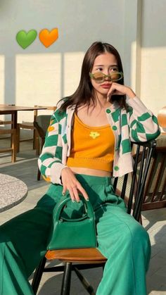 Korean Outfits Colorful, Cute Colorful Outfits Korean, Colorful Korean Outfits, 90s Colorful Outfits, Orange And Green Outfit, Fall Outfits Chic, It Girl Fashion, It Girl Style, Style Fall Outfits