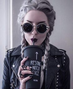 Witchy Hairstyles, Gorgeous Braids, Pull Through Braid, Witch Face, Witch Fashion, Athletic Hairstyles, Wearing Sunglasses, Trending Hairstyles