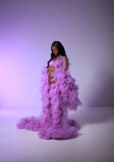 Maternity Photography Poses Couple, Mother Daughter Fashion, Silk Robes, Pretty Pregnant, Beautiful Photoshoot Ideas, Maternity Pics, Maternity Photography Poses