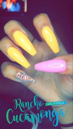 nails | pinned by @xclusivejay - #yellownails #naildesigns Super Cute Nails, School Nails, Glamorous Nails, Yellow Nails, Luxury Nails, Fire Nails, Creative Nails