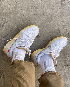 Nike Dunk Low Off White, Jordans Retro, Off White Nike, Nike Off White, Tenis Nike, Black Anime Characters, Moon Boots, Next Clothes